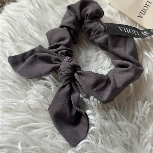Vuori Scrunchie with Bow in Sawyer (Gray Purple Color) New with tags! - Picture 4 of 12
